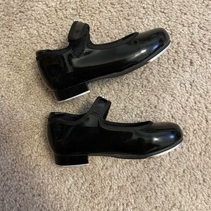 Tap shoes size 8.5 toddler